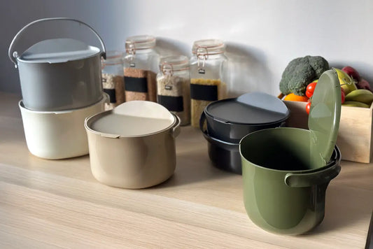 Biojäätmete prügikastid - erinevad värvid